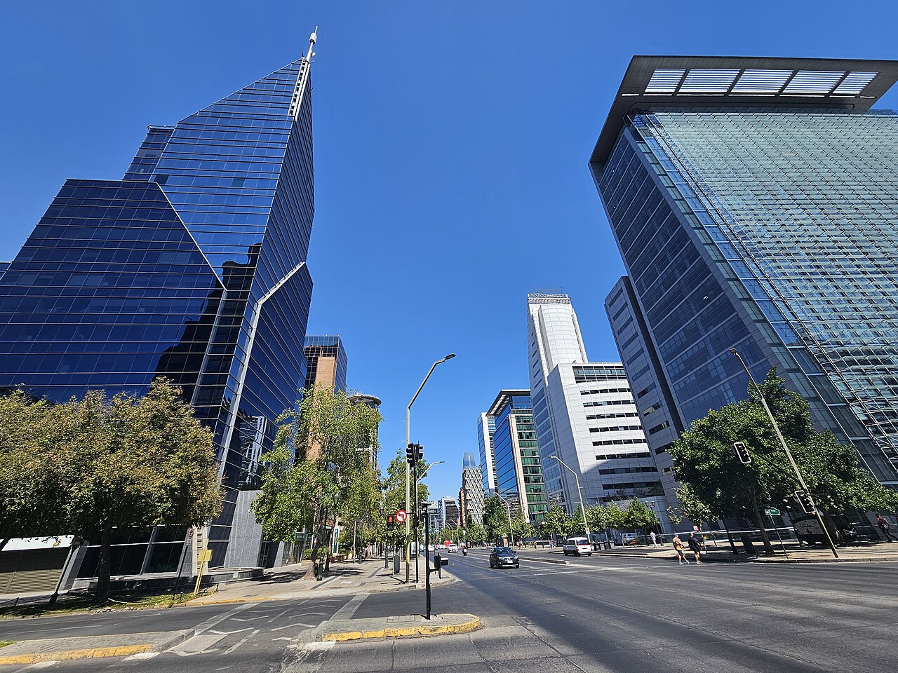 Edificios corporativos en Avenida Apoquindo, barrio El Golf